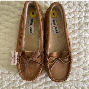 Minnetonka Tan Moccasins NWT.  9 women’s.